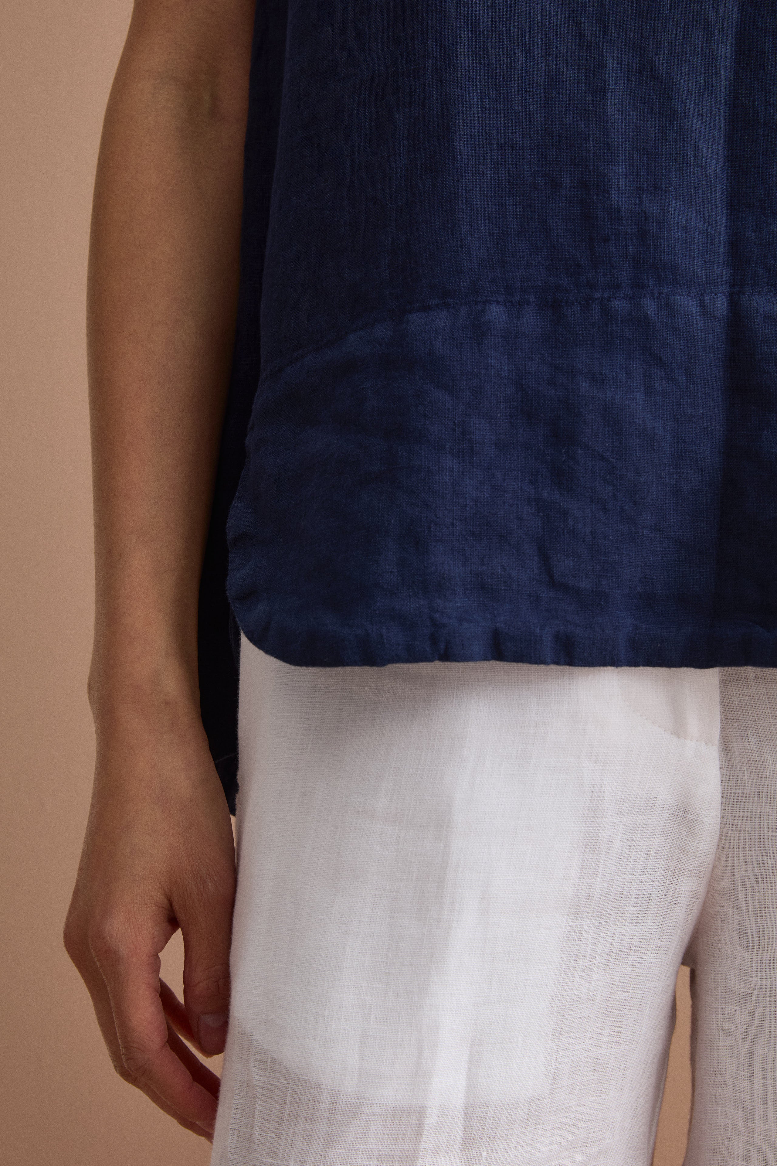 Sleeveless Linen Top with V-Neck - Navy blue