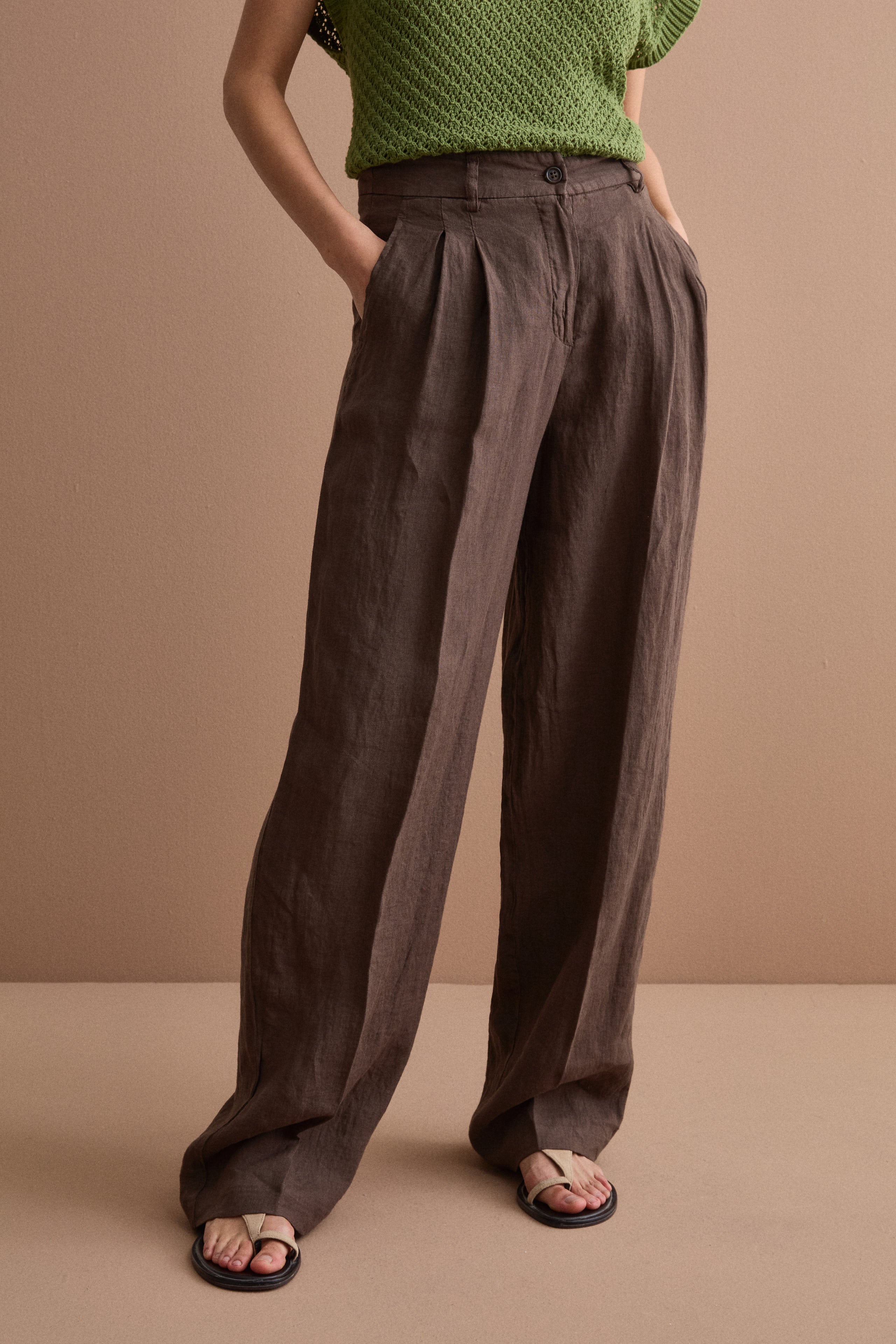 Weite Leinenhose mit Bundfalten - Dunkelbraun