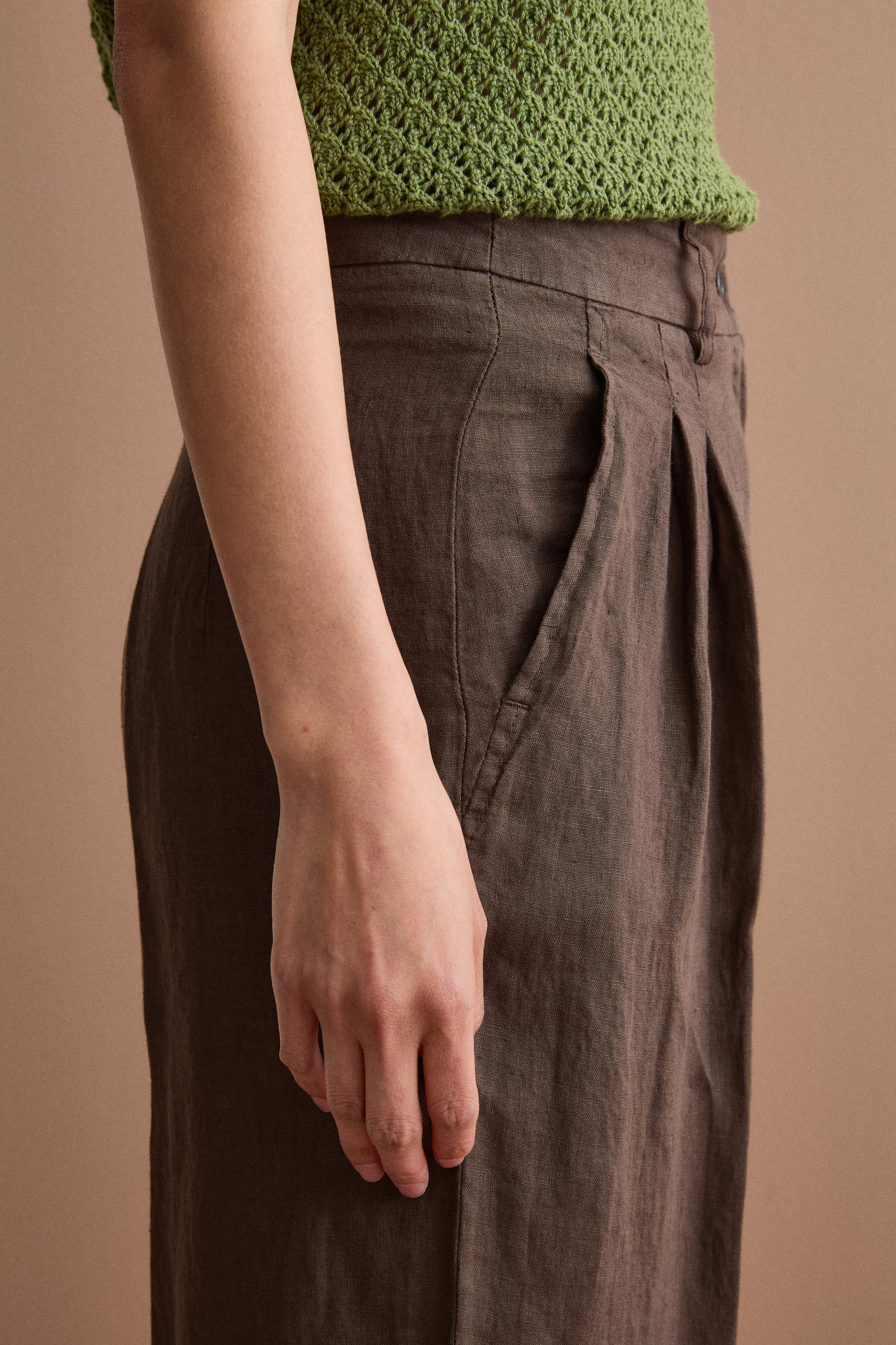 Weite Leinenhose mit Bundfalten - Dunkelbraun