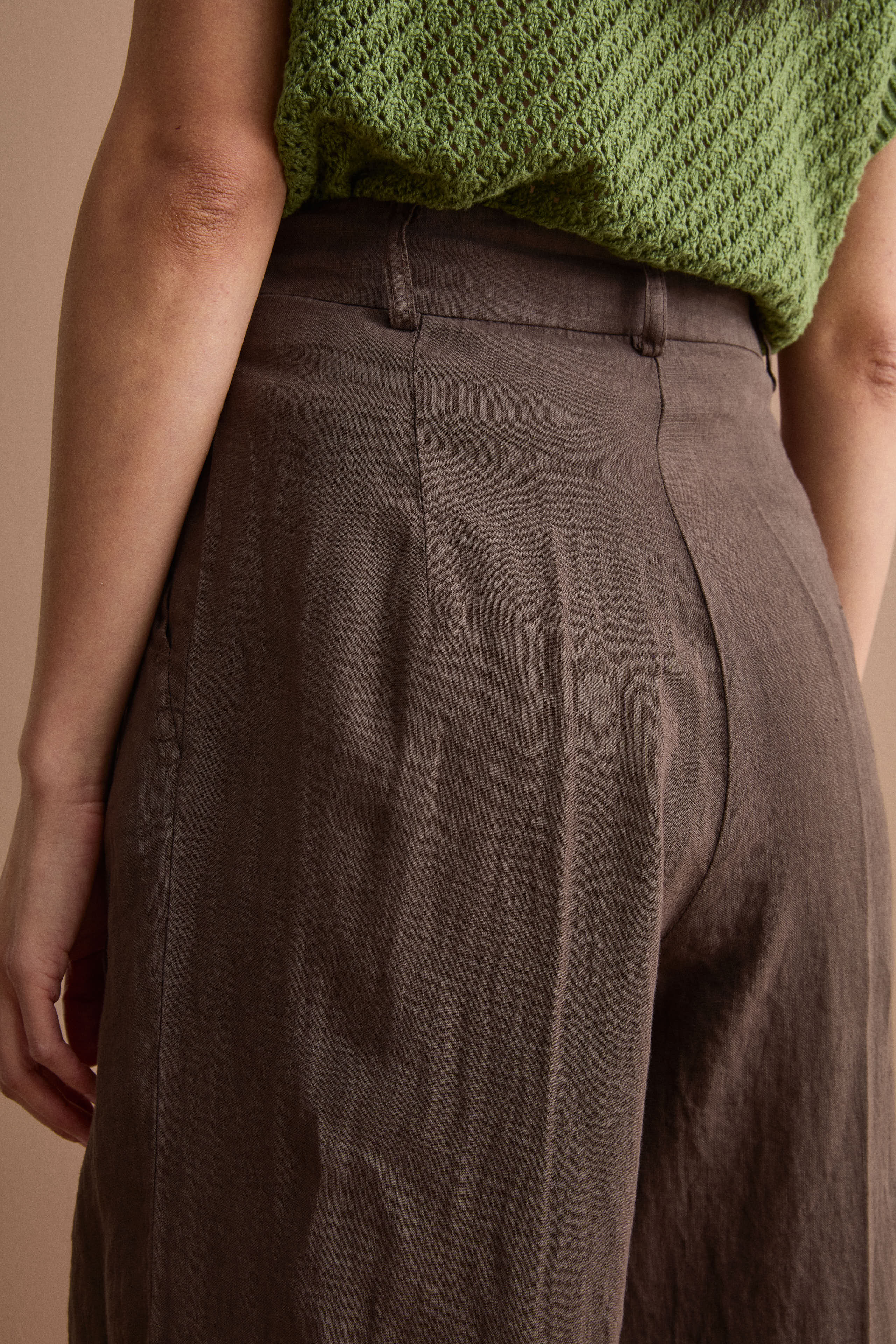 Weite Leinenhose mit Bundfalten - Dunkelbraun