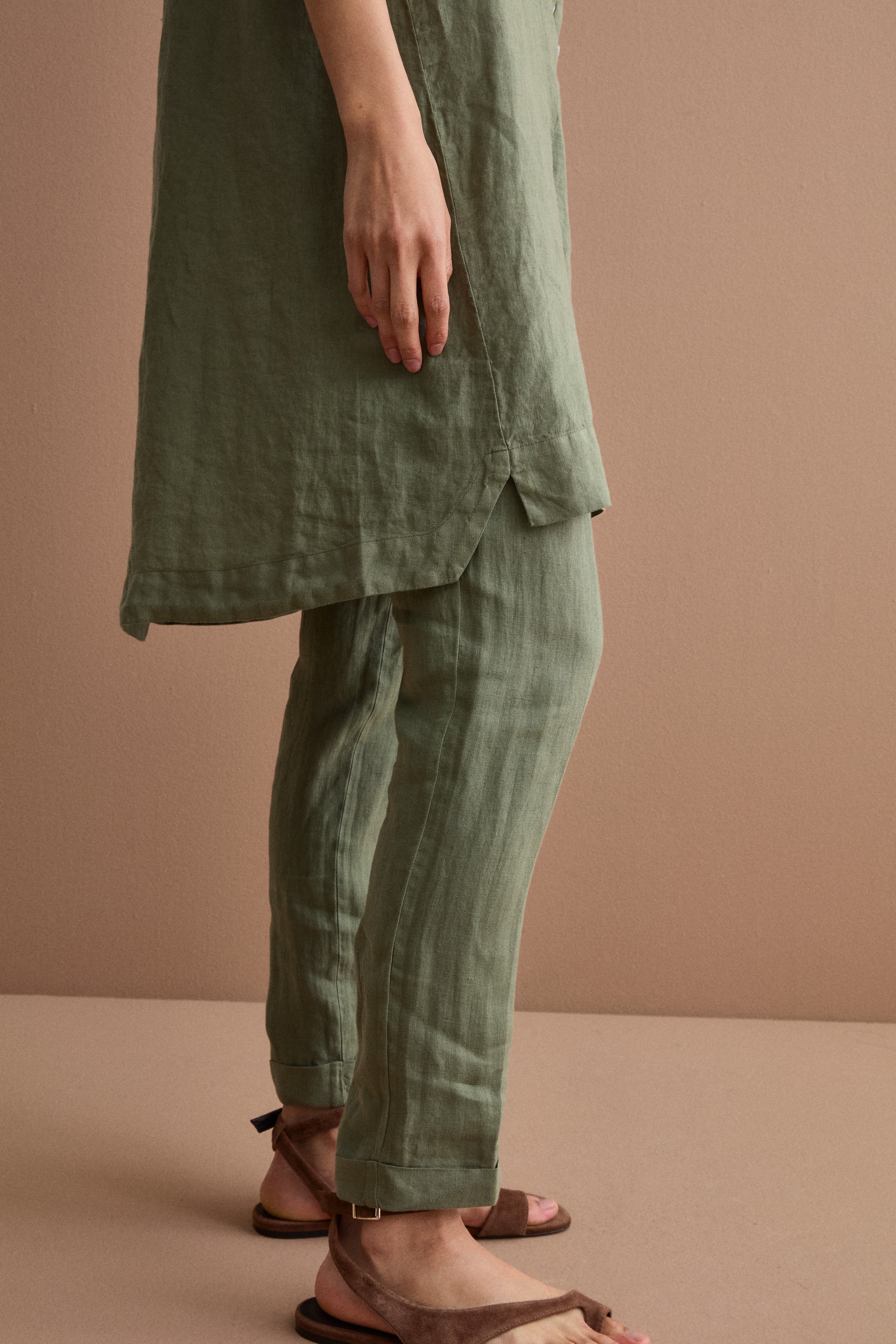 Sleeveless Midi Shirt Dress in Linen - Military green