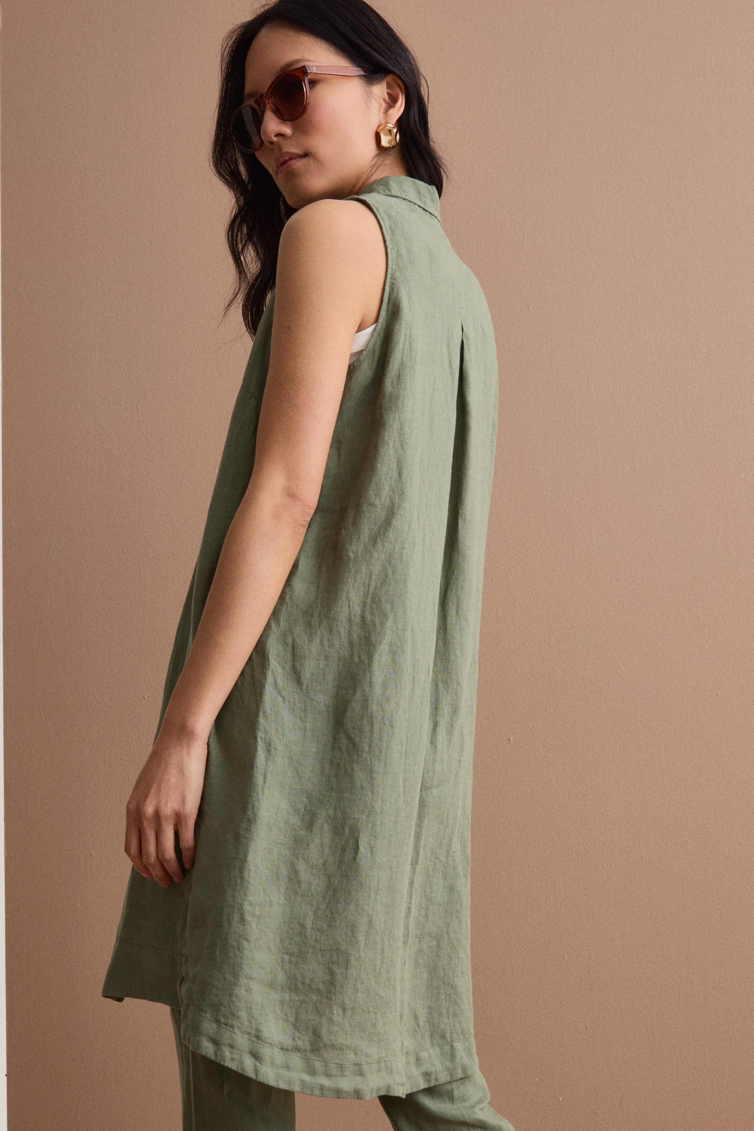 Sleeveless Midi Shirt Dress in Linen - Military green