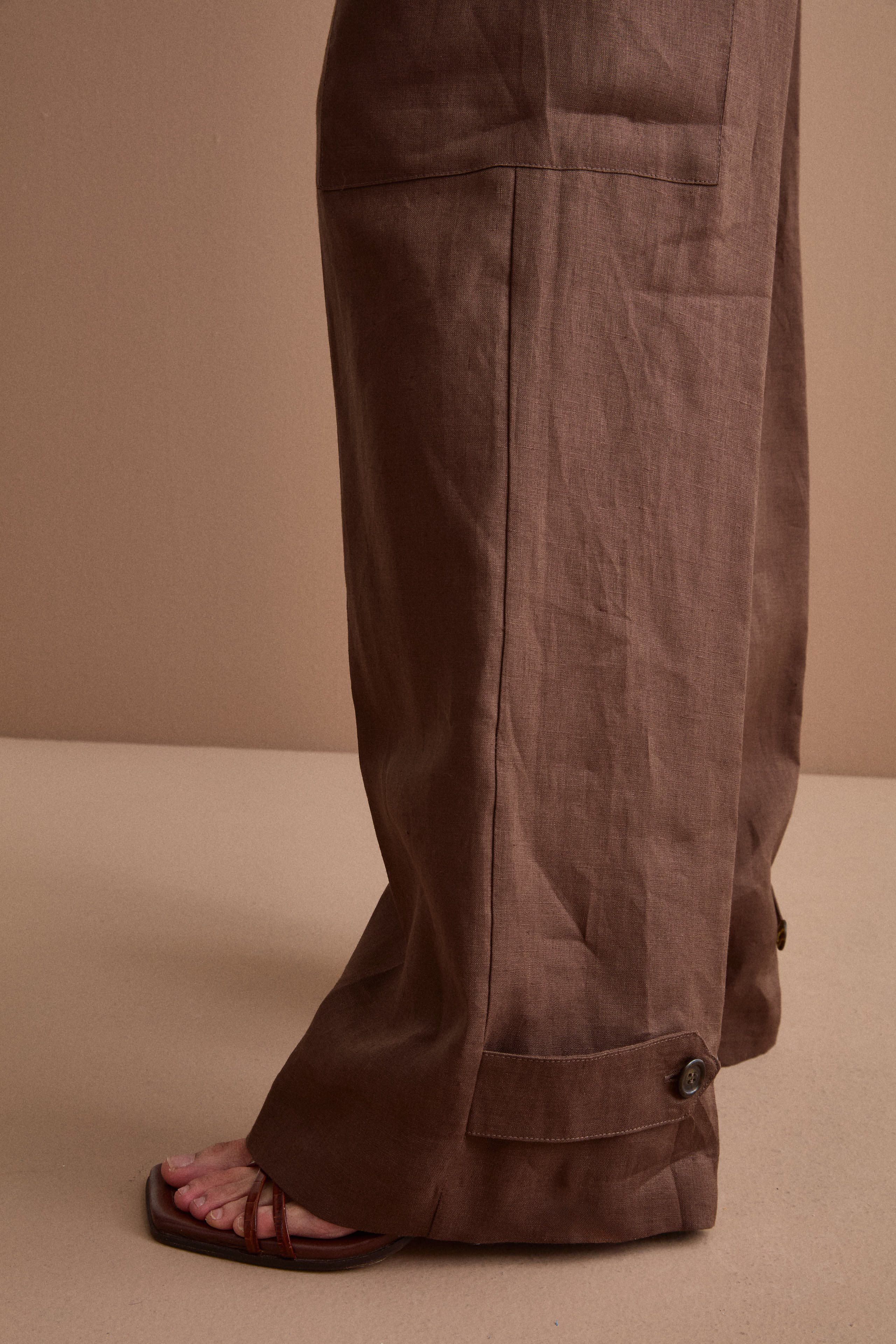 Pantalon cargo en lin à pinces - Marron foncé