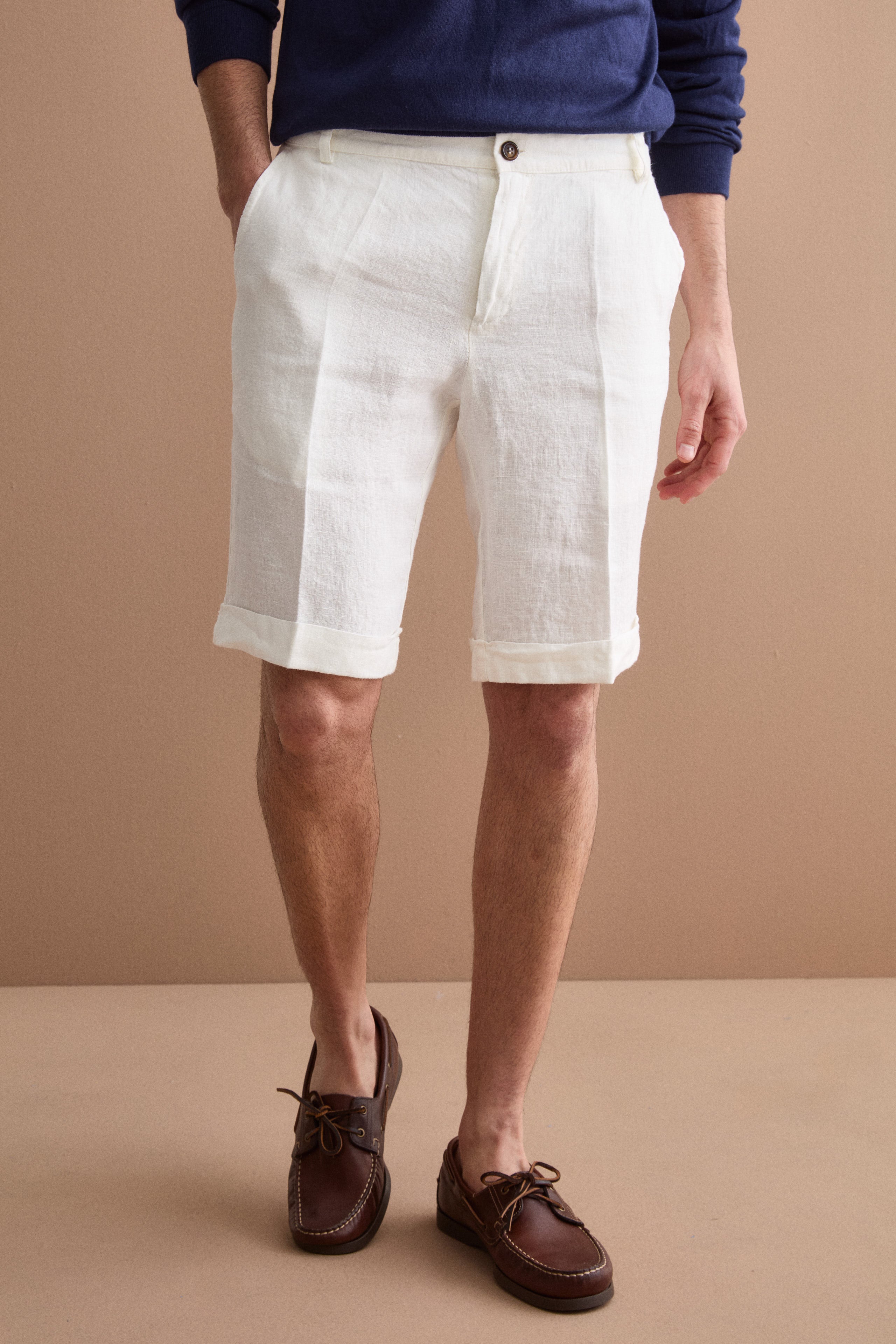 Men’s regular-fit linen bermuda shorts with turn-up hem - CREAM