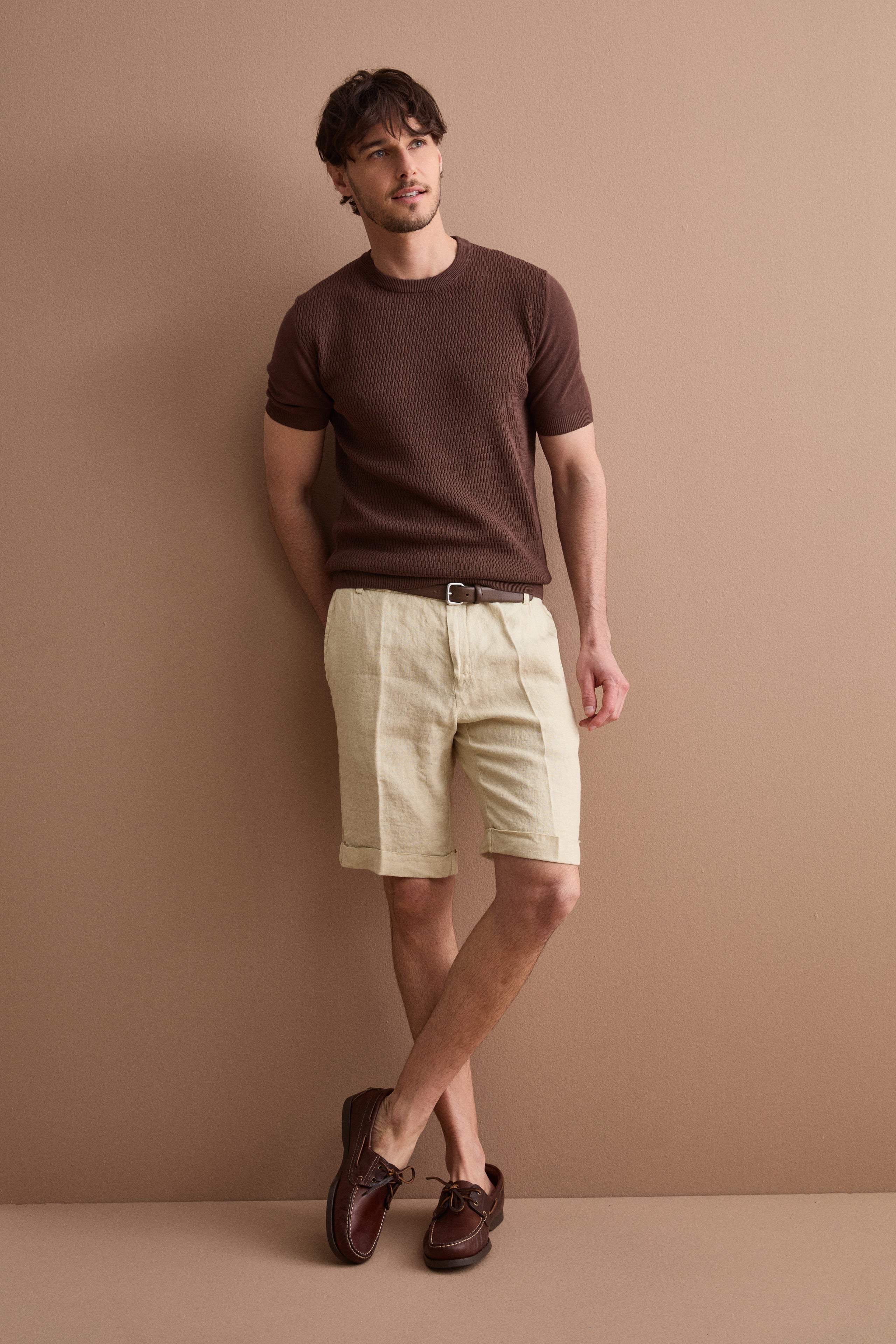 Men’s regular-fit linen bermuda shorts with turn-up hem - Sand brown