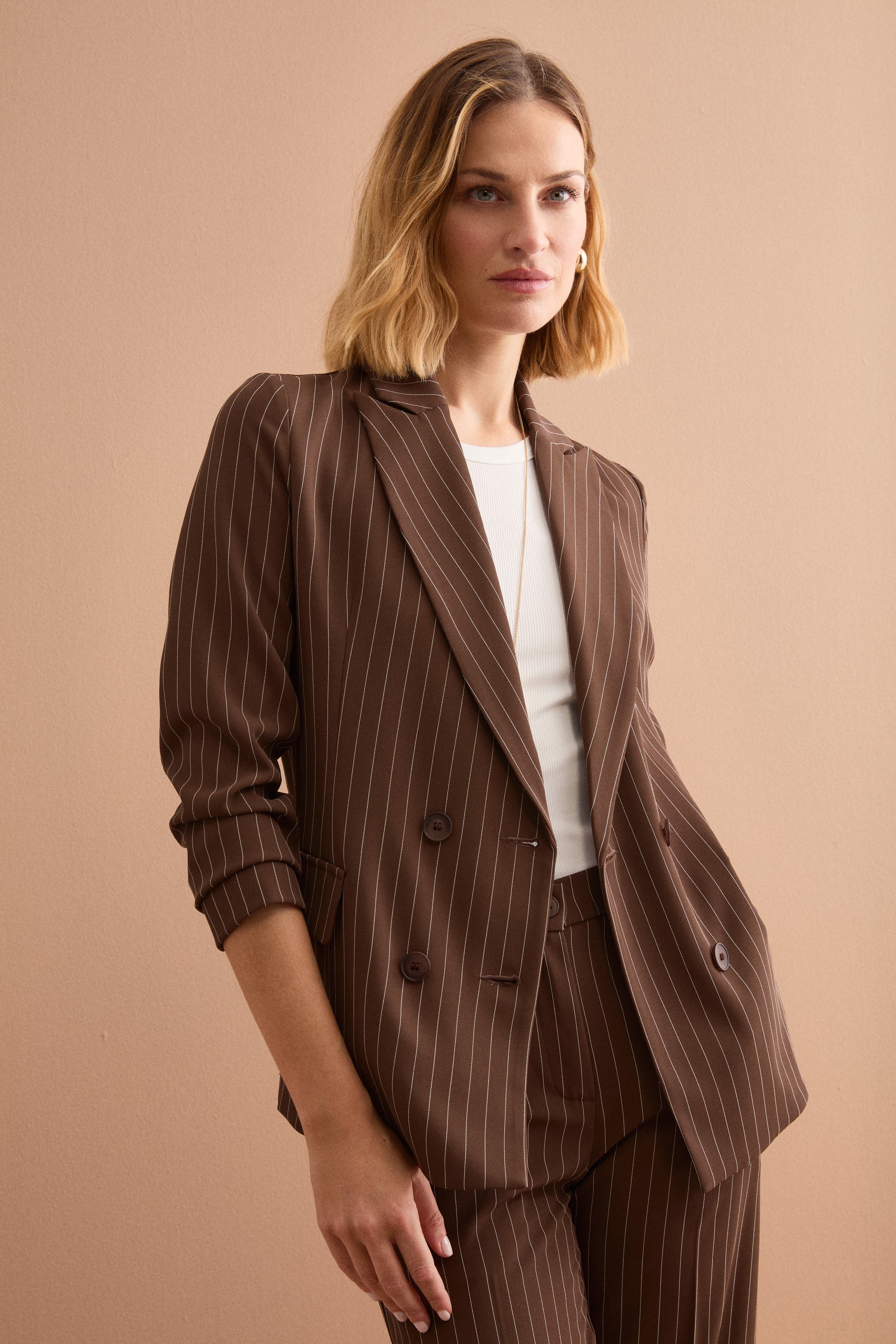 Doppelreihiger Nadelstreifen-Cady-Blazer mit fallendem Revers - -
