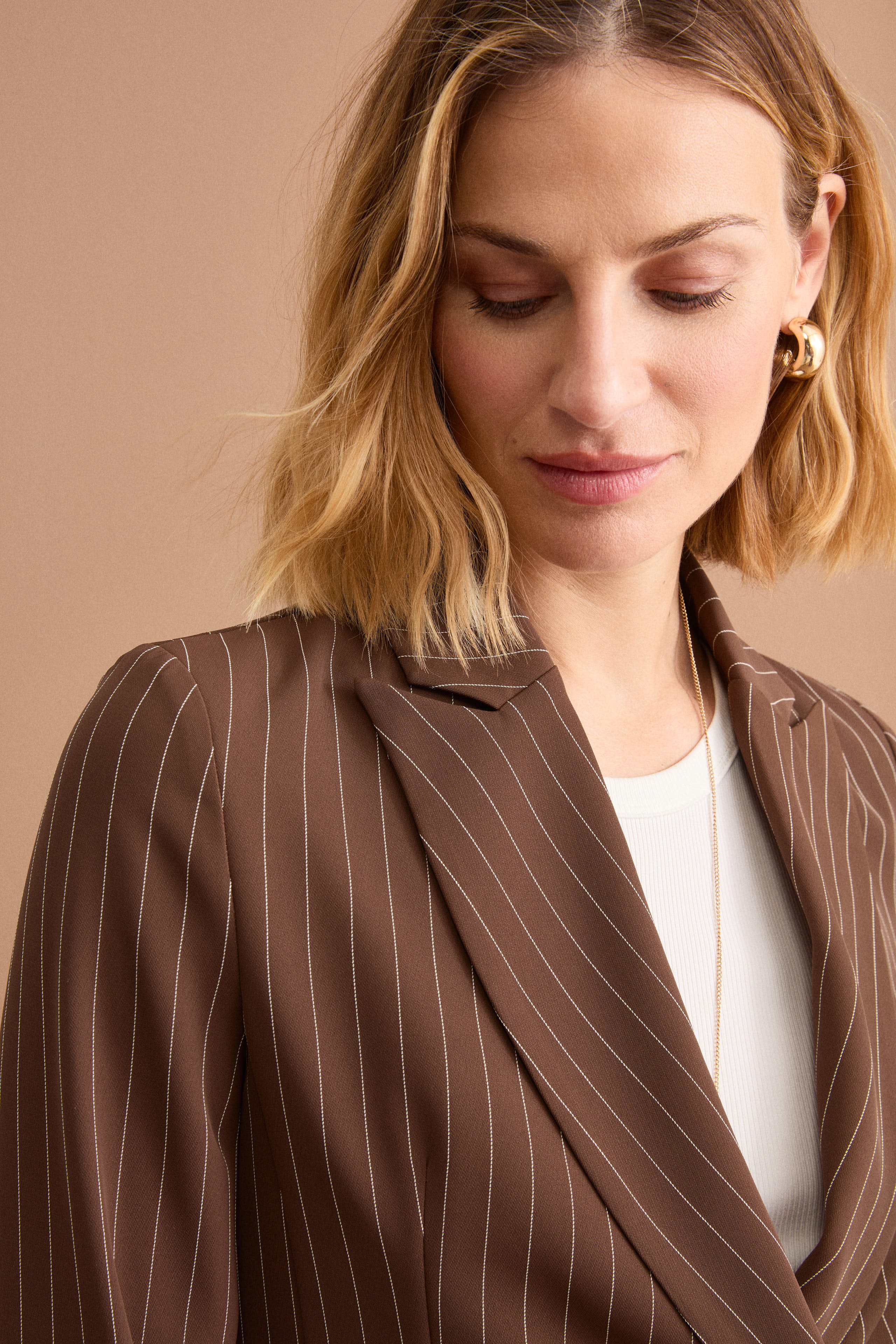 Doppelreihiger Nadelstreifen-Cady-Blazer mit fallendem Revers - -