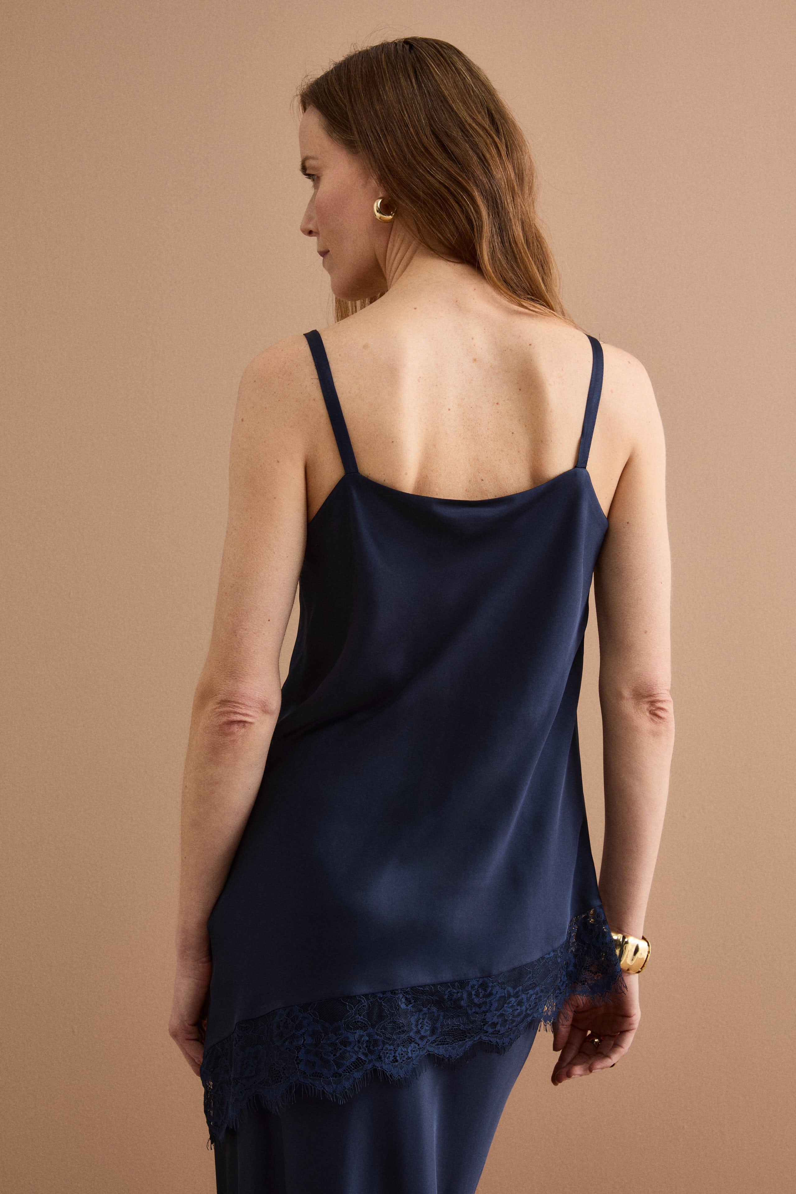 Elegantes Satin-Top mit Spitzenabschluss - BLAU