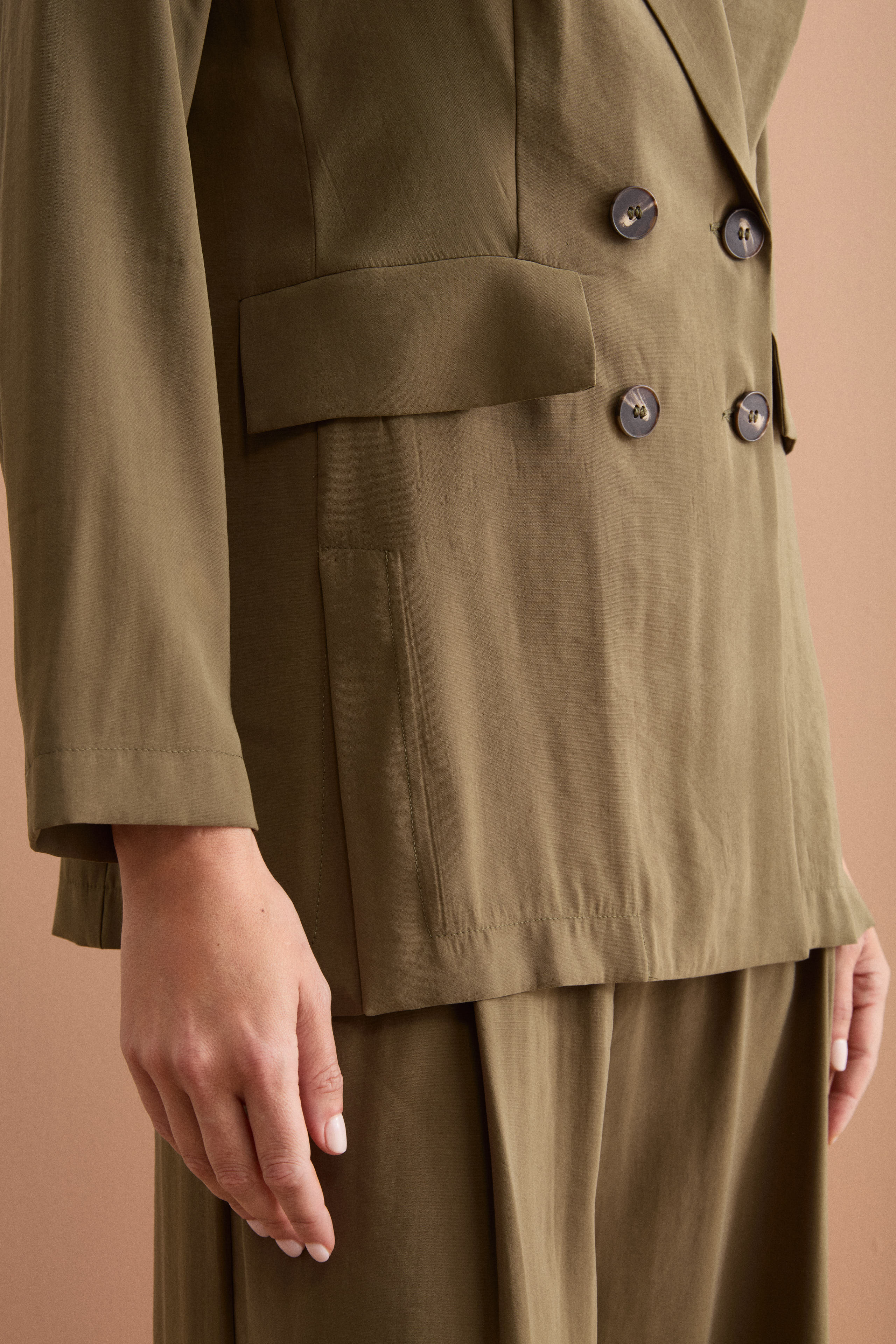 Langer Doppelreihiger Blazer mit Steigenden Revers - Militärgrün