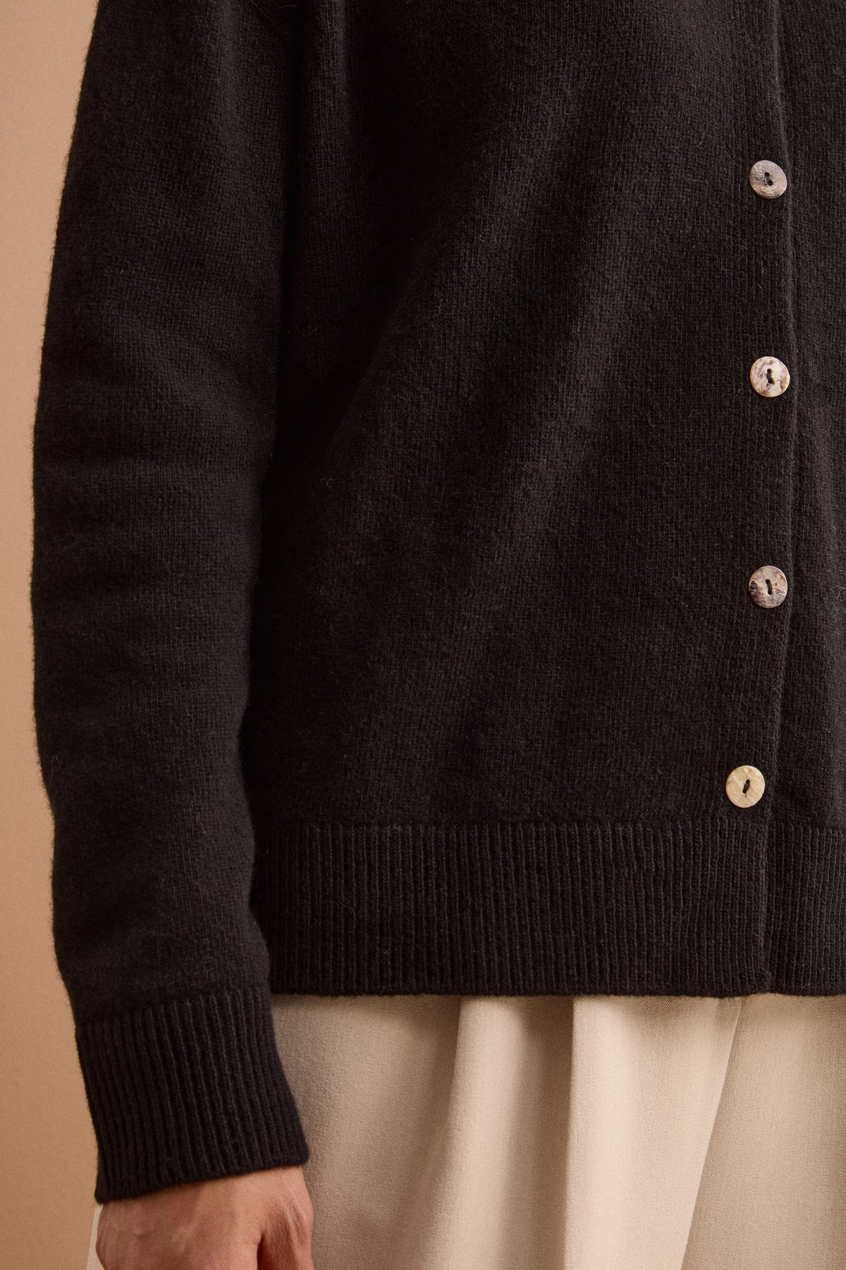 Cardigan Col Officier en Laine Super Soft - NOIR