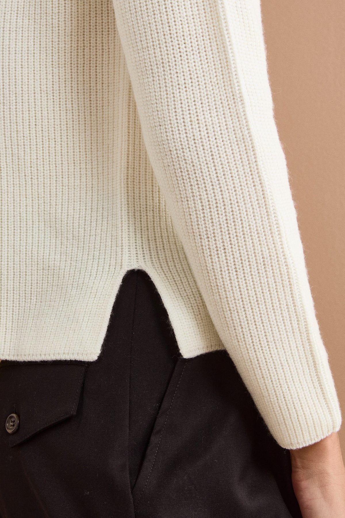 Oversize-Rollkragenpullover aus Merinowolle im englischen Rippenstrick - ECRU