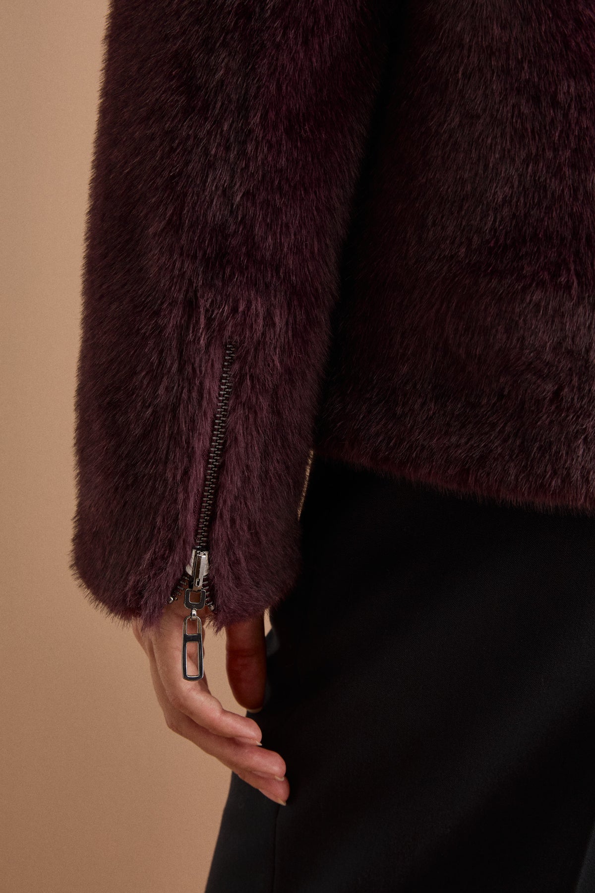 Pelliccia Reversibile con Zip e Cappuccio - BORDEAUX