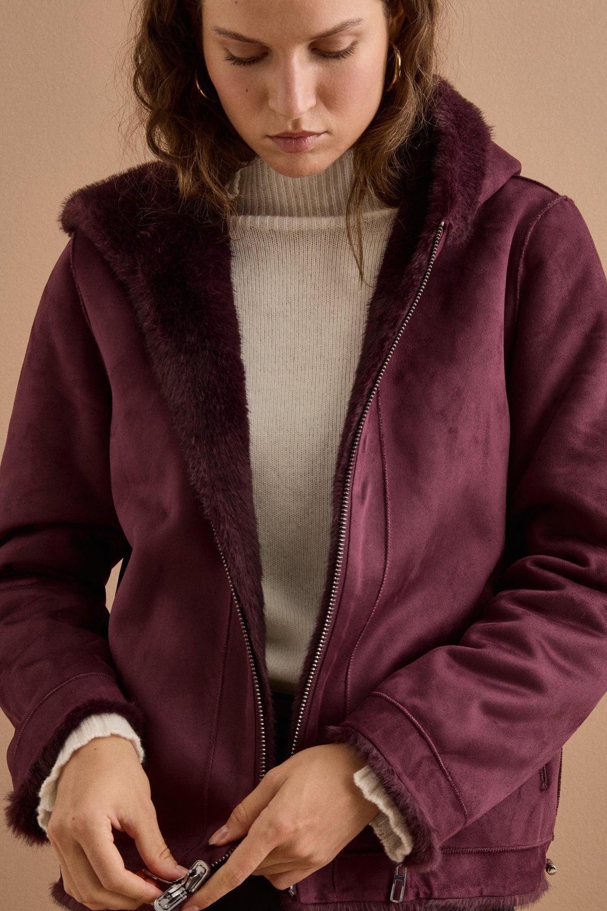 Pelliccia Reversibile con Zip e Cappuccio - BORDEAUX