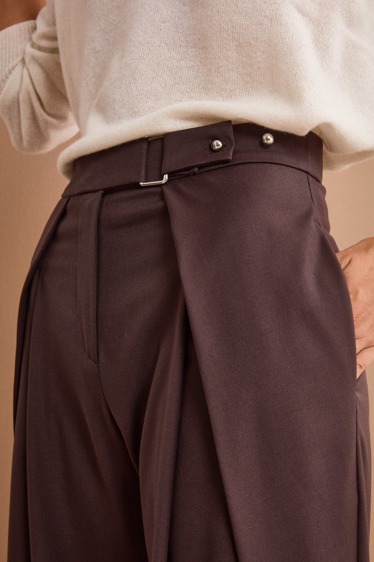 Pantalone Elegante a Gamba Larga con Pieghe - T.MORO