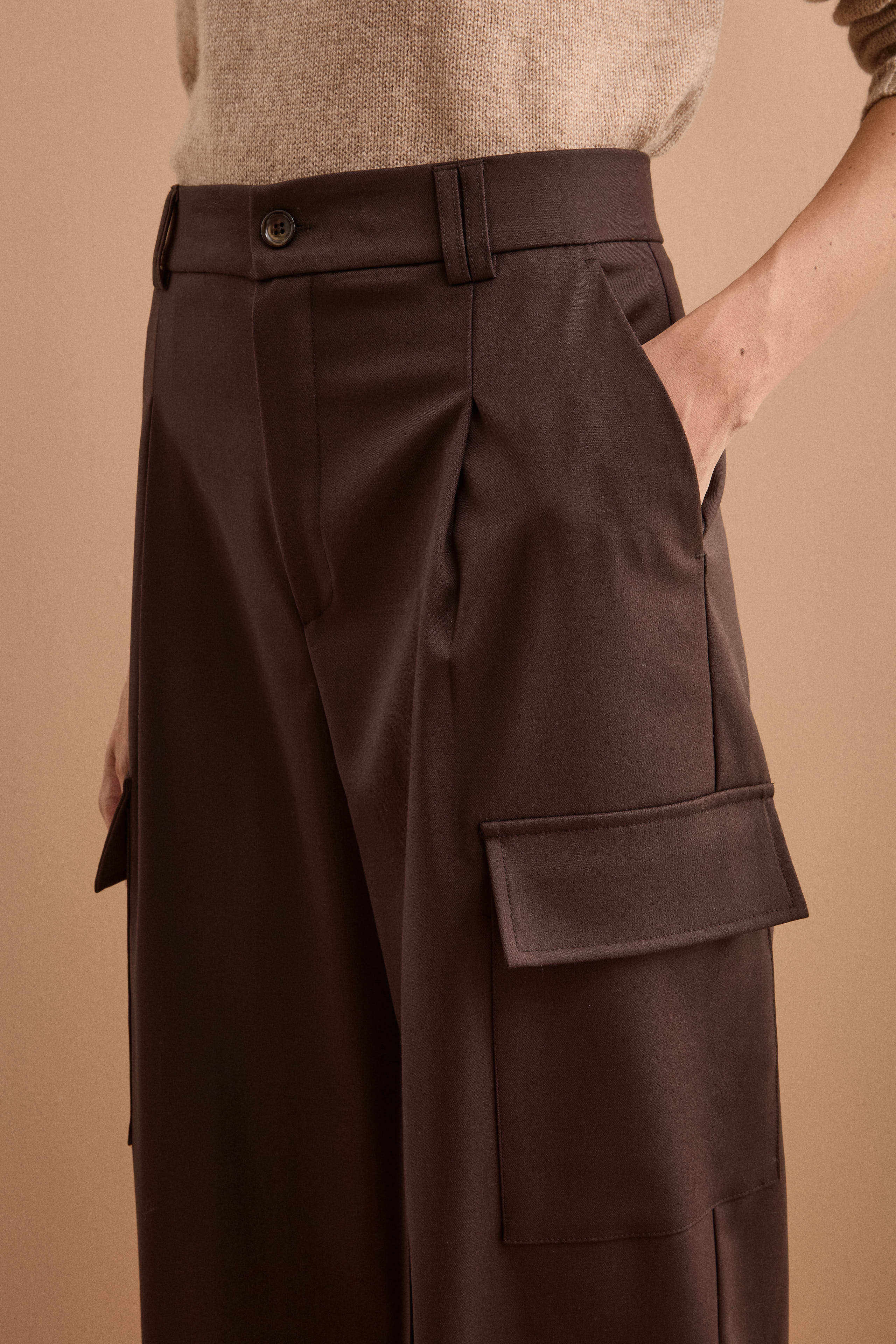 Weite Cargo-Bundfaltenhose - Dunkelbraun