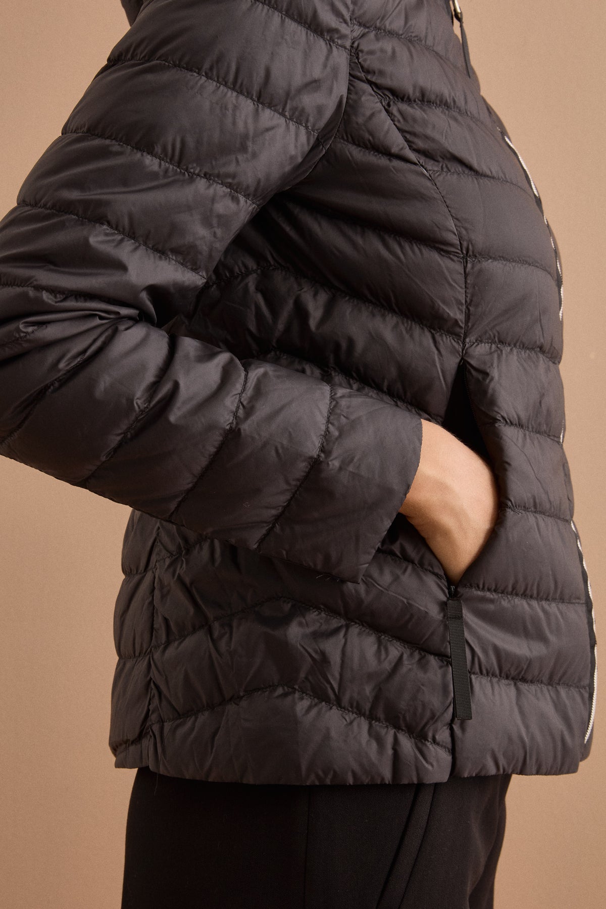 Piumino Regular Fit con Cappuccio Removibile - NERO
