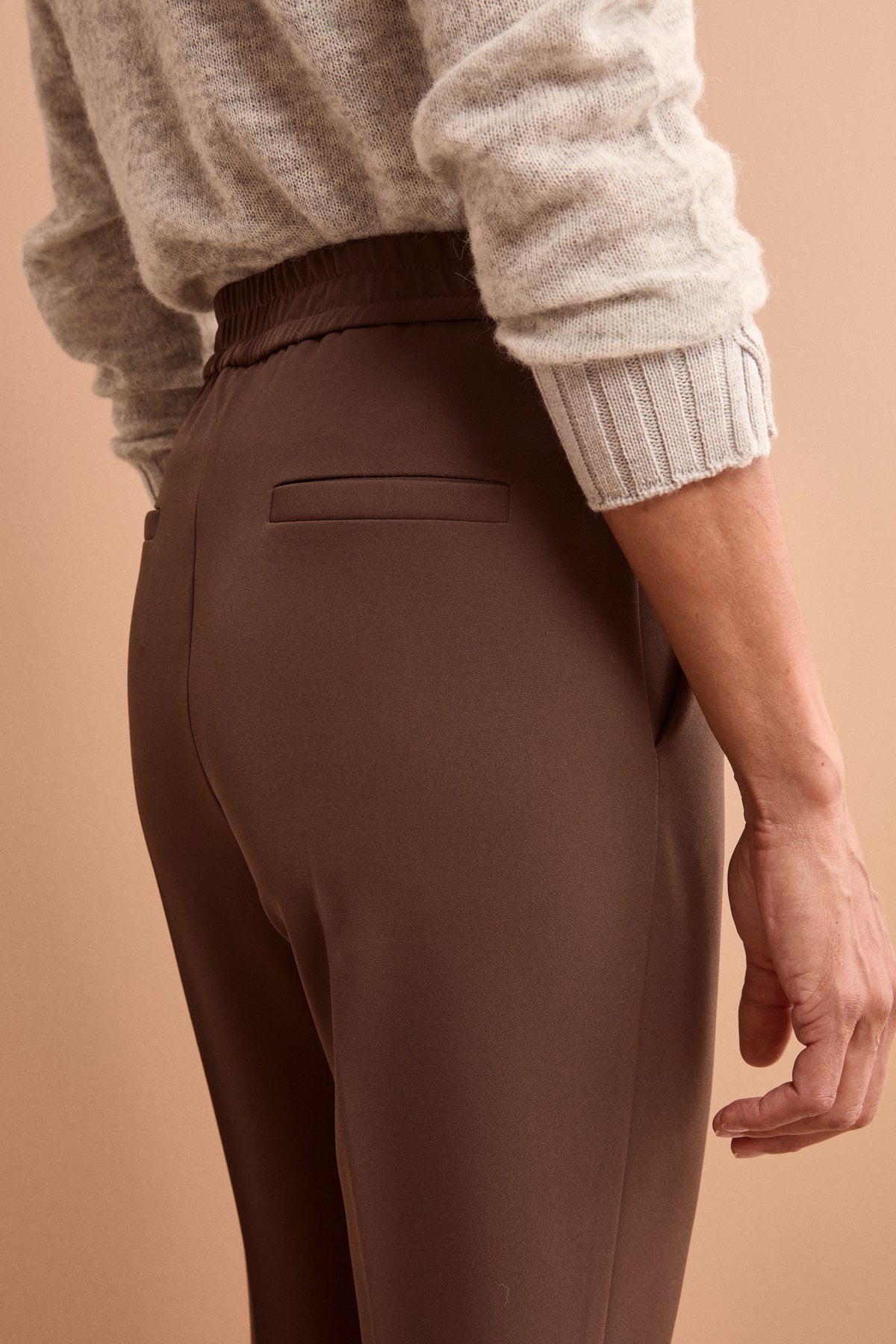 Slim-Fit-Zigarettenhose aus Crêpe-Stoff - Dunkelbraun